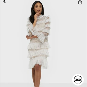 By Malina - Säljer min fina studentklänning från by malina som är i toppskick  Orginal pris: 2 799kr