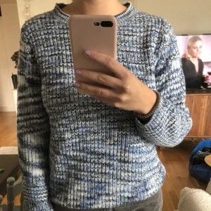 Stickad tröja - Jättefin stickad tröja i storlek S från isolde 