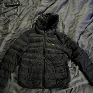 LYlE&SCOTT jacka  - Jackan är storlek S, säljer den för att den börjar bli för liten nu   Bara att skriva om ni undrar över något 