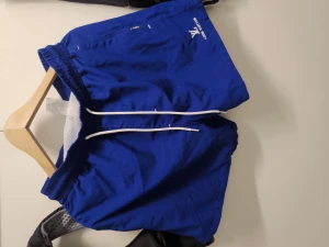 LV streetwear (Logo på shorts lysa fram när den blir blött  - Hej? Bilderna är kanska slarvig tagen. Skick är bättre var det ser ut på foton. Använder dem mesta av de är knappast används önska du mer bilder ,,det bara pm
