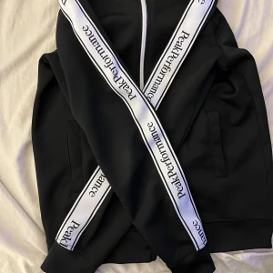 Peak performance  - Tröja peak performance. Skick 10/10 nästan aldrig använd. 