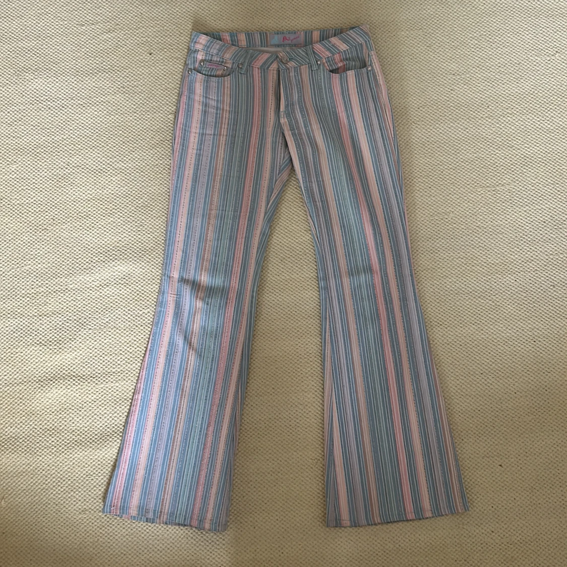 Randiga bootcutjeans