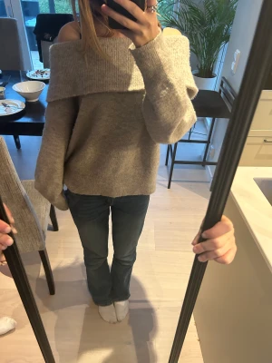 Off shoulder tröja - Säljer off shoulder tröja från hm! 