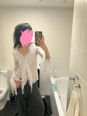 söt topp  - supervacker vintage genomskinlig topp med fina detaljer, storlek s-m 