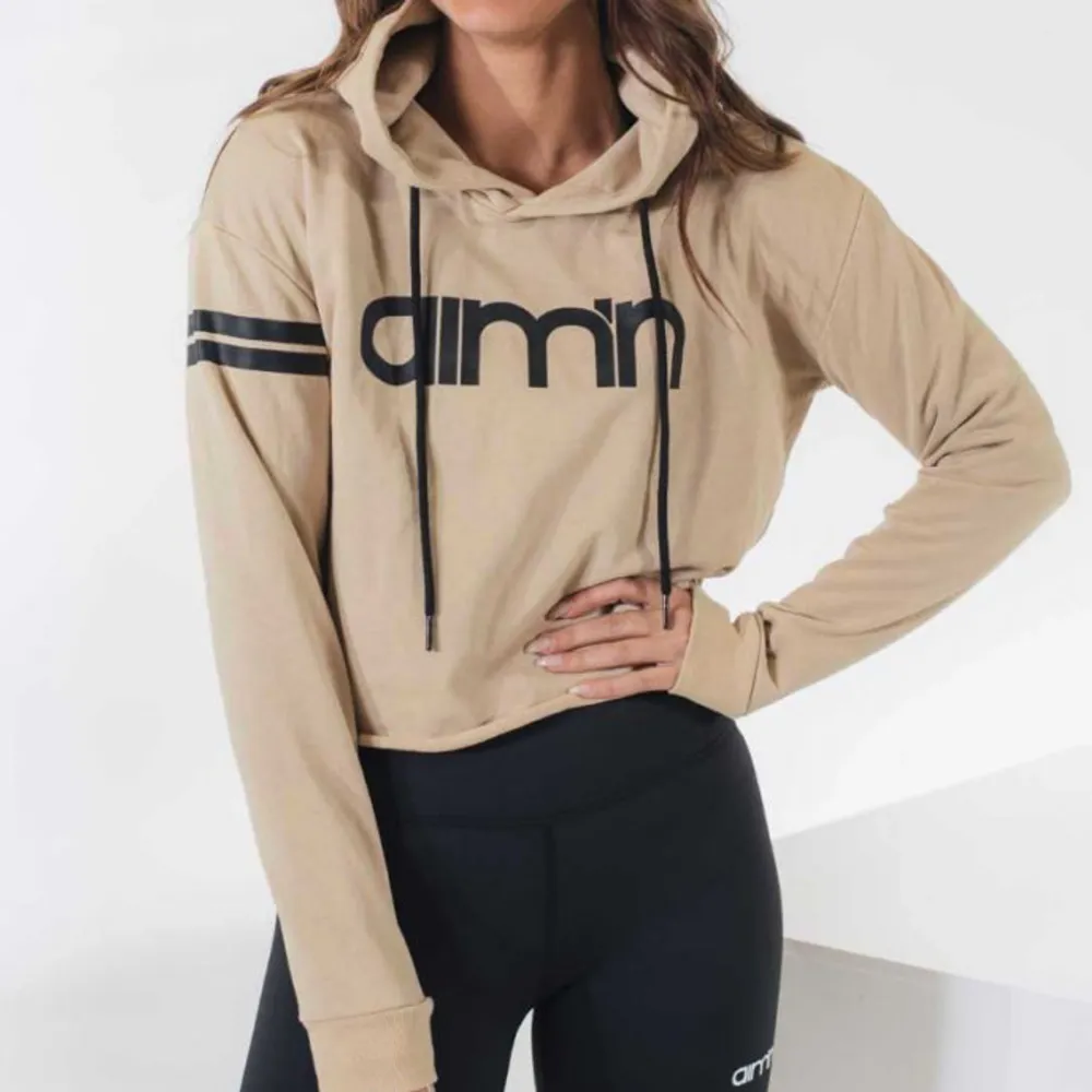 Beige träningshoodie från Aim’n i bra skick:) Den e kroppad o i storlek S 🤎200+frakt :). Hoodies.