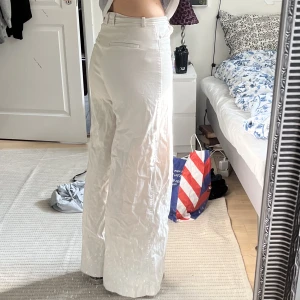 Vita bootcut byxor - Jag är 169cm