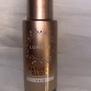 Lumene foundation  - Populär Lumene glow foundation, ger fint lyster och glowigt smink, oöppnad färgen fair. Inköpt för 240 mitt pris 110