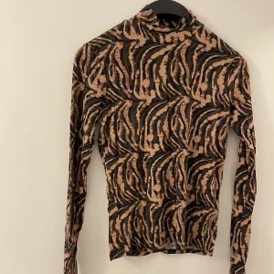 Tröja  - Storlek L/M pris 99kr