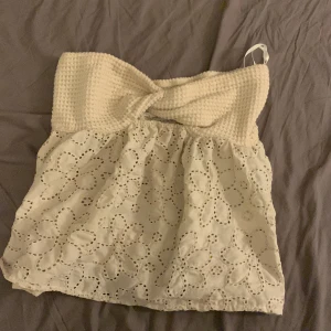 Tubtopp - Tubtopp från shein💞 den likande den som är från zara💞 jätte bra skick och Aldig använd💞
