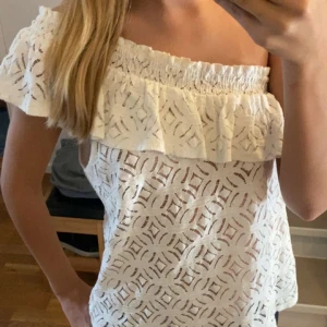 Jättefin topp!! - Jättefin & populär topp ifrån hm, köpare står för frakt!