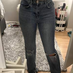 Jeans från pull and bear storlek 36, inga defekter.