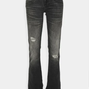 Ltb jeans  - Vet ej om jag vill sälja men ska kolla hur många som är intresserade, det är Ltb jeans jag köpte här på plick då dem var lite stora på mig, kom privat för egna bilder❤️