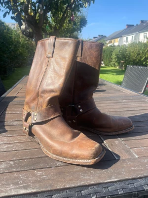 Snygga boots - Snygga boots i storlek 38! Fint använt skick. Möts i Malmö och tar Swish. Står ej för frakt eller postens slarv:)