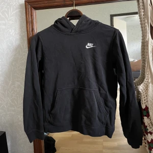 Nike hoddie - Använd men ändå bra skick