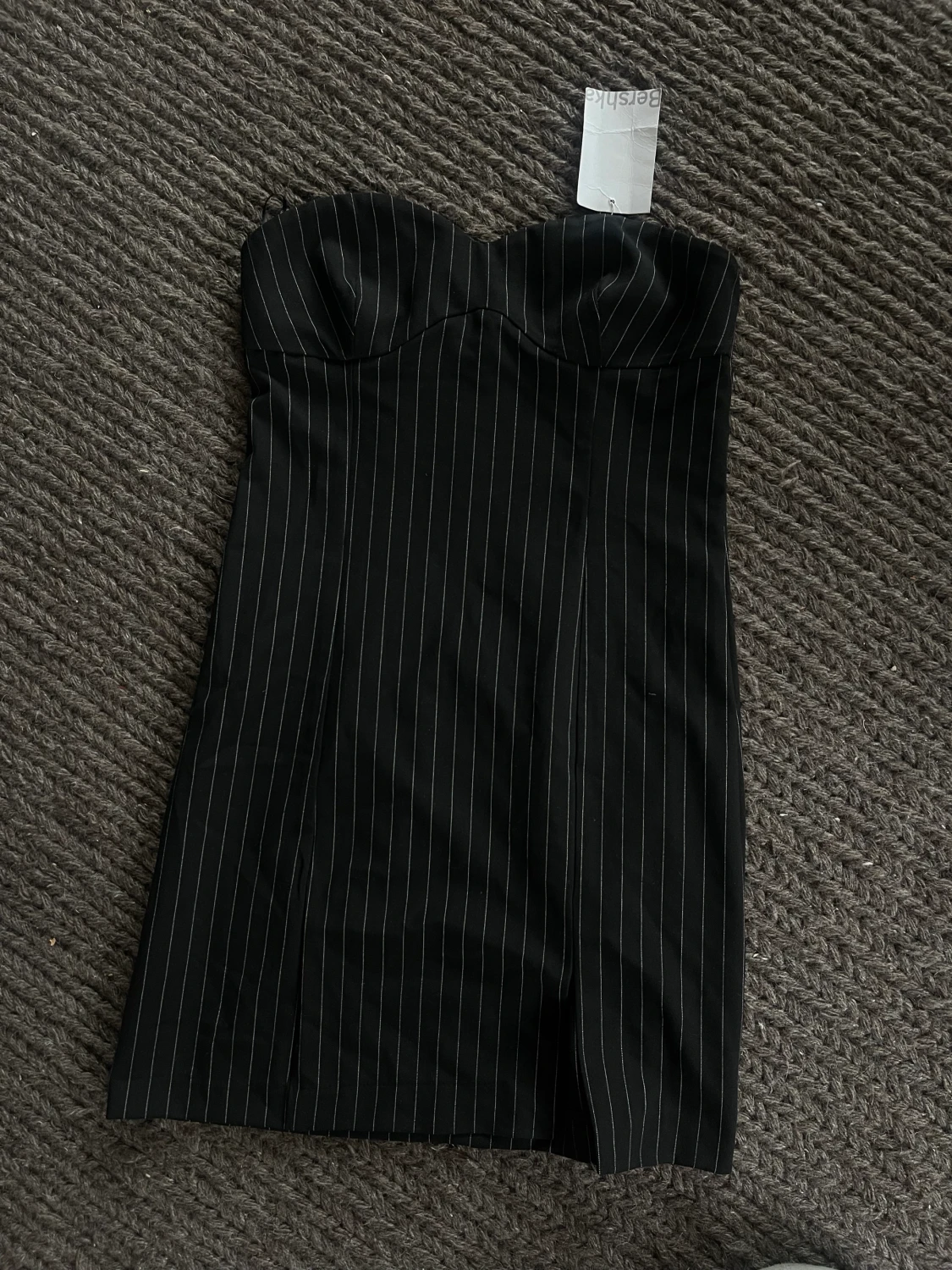 Oanvänd randig korsettklänning