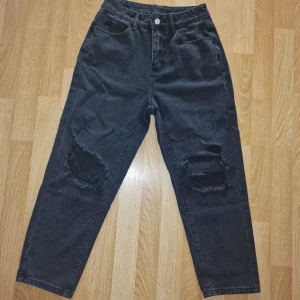 Jeans - Köpta på shein, super fina och aldrig använda då de ej var i min storlek🦋 Köptes för ca 200kr