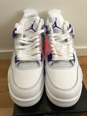 Jordan skor  - Mycket fräscha Jordan skor storlek  41 42 43 44 45 finns inne säljer dom billigt snabb affär