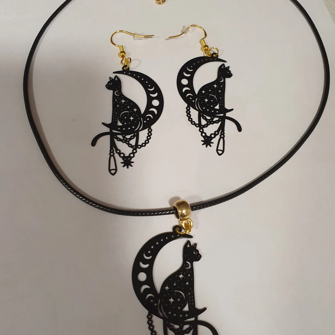 Nytt halsband och örhängen