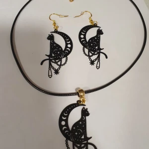 Nytt halsband och örhängen  - Örhängen plus halsband  100:- plus porto 17:- 