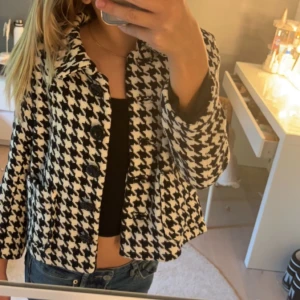 Trekvartsärmad jacka - Jacka/kofta i jättefint skick! Pris kan diskuteras💗Anvönd gärna köp nu funktionen🙌🏻