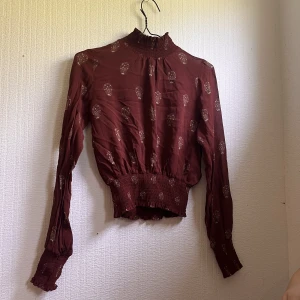 Ivy & oak blus - Ivy & oak blus köpt för 1895kr. Använd vid ett tillfälle så nyskick!