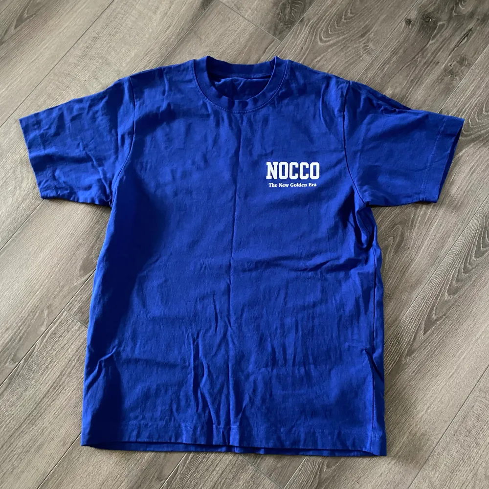 Nocco T-shirt i strl M, normal i storlek inte en tight modell. Limiterad och går ej att köpa. Aldrig använd. . T-shirts.