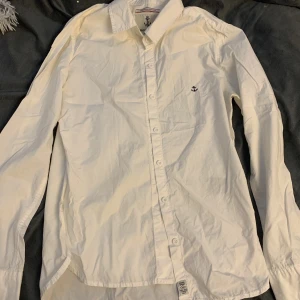 Vit skjorta - Vit skjorta med ankare ⚓️ bekväm och sitter snyggt på