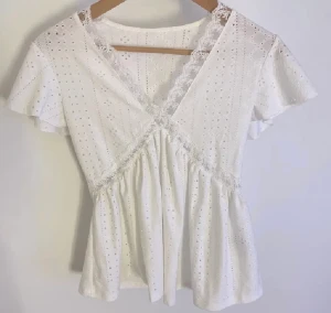 Tröja - Super fin tröja nästan aldrig använd. Skriv för fler frågor och bilder❤️❤️