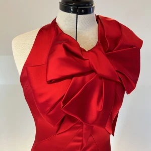 Karen Millen - Röd cocktail klänning stl 40, fint skick.