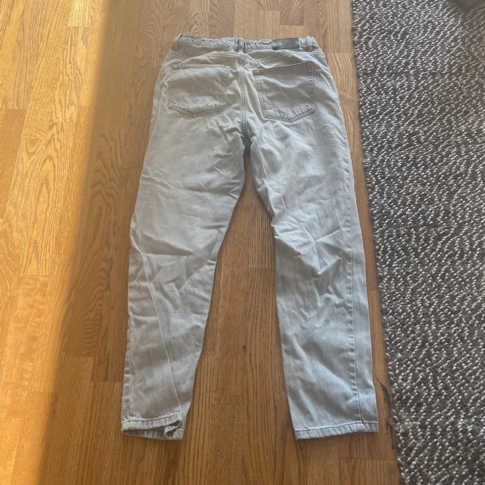 Ett bar feta jeans som jag har växt ut ur.  Loose fit jeans  Står ej för frakt . Jeans & Byxor.