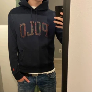 Ralph Lauren Hoodie - Polo Ralph Lauren Hoodie. NYSKICK Inga defekter och nypris 2300 kr. 