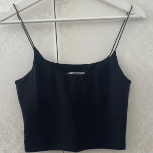 Linne  - Perfekt linne att ha vid alla tillfällen! Säljs i befintligt skick 🖤nypris 279kr