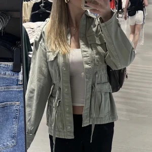 Jacka  - Superfin jacka som itne kommer till användning. Storlek xs men lite större i stoleken. Skriv för fler bilder 💗