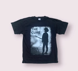 The Cure t-shirt - Cool svart The Cure T-shirt! Knappt använd så inga defekter. 