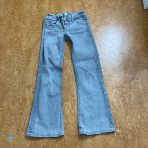 Low waisted byxor - Jag har ingen användning till dom eftersom dom är för små, dem är low waisted 💕