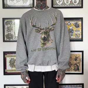 Wildlife vintage sweatshirt - Gammal wildlife sweater. Sitter som en oversized boxy L. (Skippa alla 1000 frågor för att sen strunta i köpet. Köp nu eller inte alls, slösa inte min tid tack! Jag möts inte längre upp pga tidsödslande intressenter.)