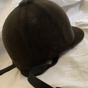 Ridhjälm  - ridhjälm 