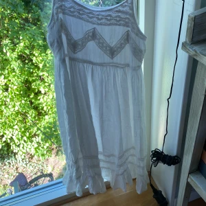 Klänning - En supersöt  sommarklänning från okänt märke!💞