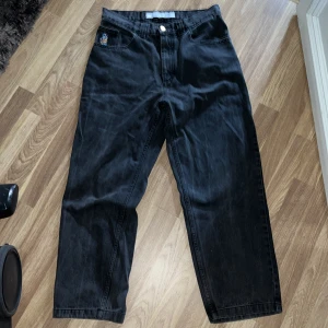 Polar jeans - Säljer på grund av att dem aldrig används längre
