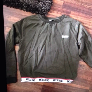 Moschino tröja - Aldrig använd