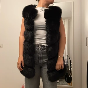 Höst väst  - En päls väst från veraldo. Den är lite oversize så jag bär xs 