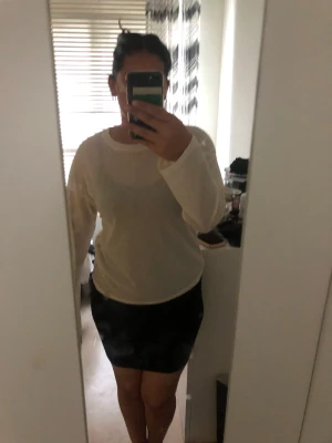 Shein tröja - Genomskinlig tröja från shein. Storlek XL, Inte oversize på mig som vanligt vis har M. Men skulle nog vara det på någon som bär ca xs/s