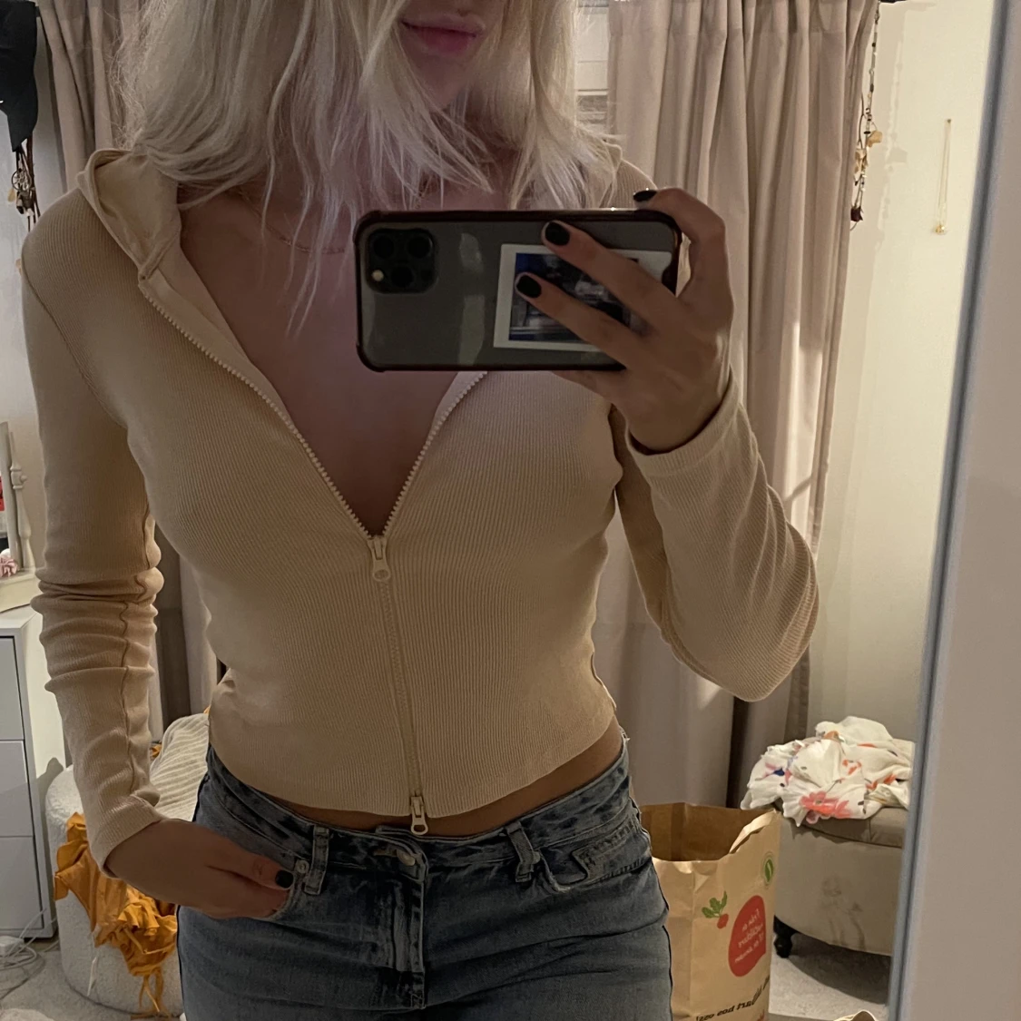 Topp med luva och dragkedja