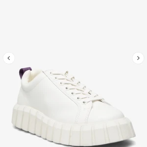 Eytys skor  - Intresskoll på mina vita eytys, bra skick stolek 37, nypris 2100