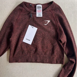 Gymshark tröja - Vital seamless cropped top i storlek S. Aldrig använd, prislappen kvar!! Ordinarie pris 449. Mitt pris: 150kr