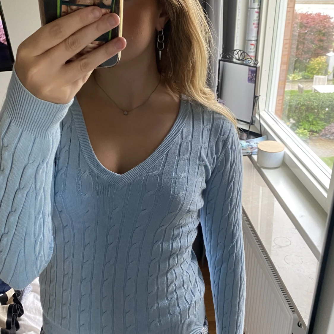 Ribbstickad v-ringad tröja