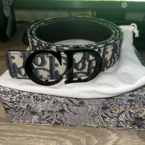 Dior bälte  - Säljer nu det här dior bältet som inte kommer till användning Skriv för mer frågor