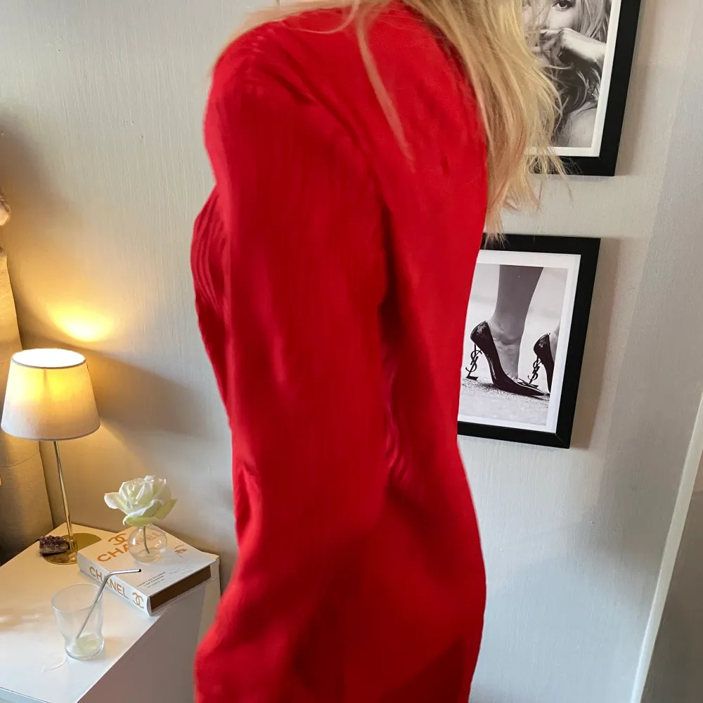 Röd klänning från Gina. Aldrig använd! Långa armar. ❤️❤️❤️. Klänningar.