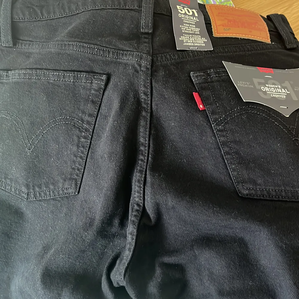 Oanvända Levis-jeans som passar perfekt till outfits. Storleken är 27 x 30. . Jeans & Byxor.