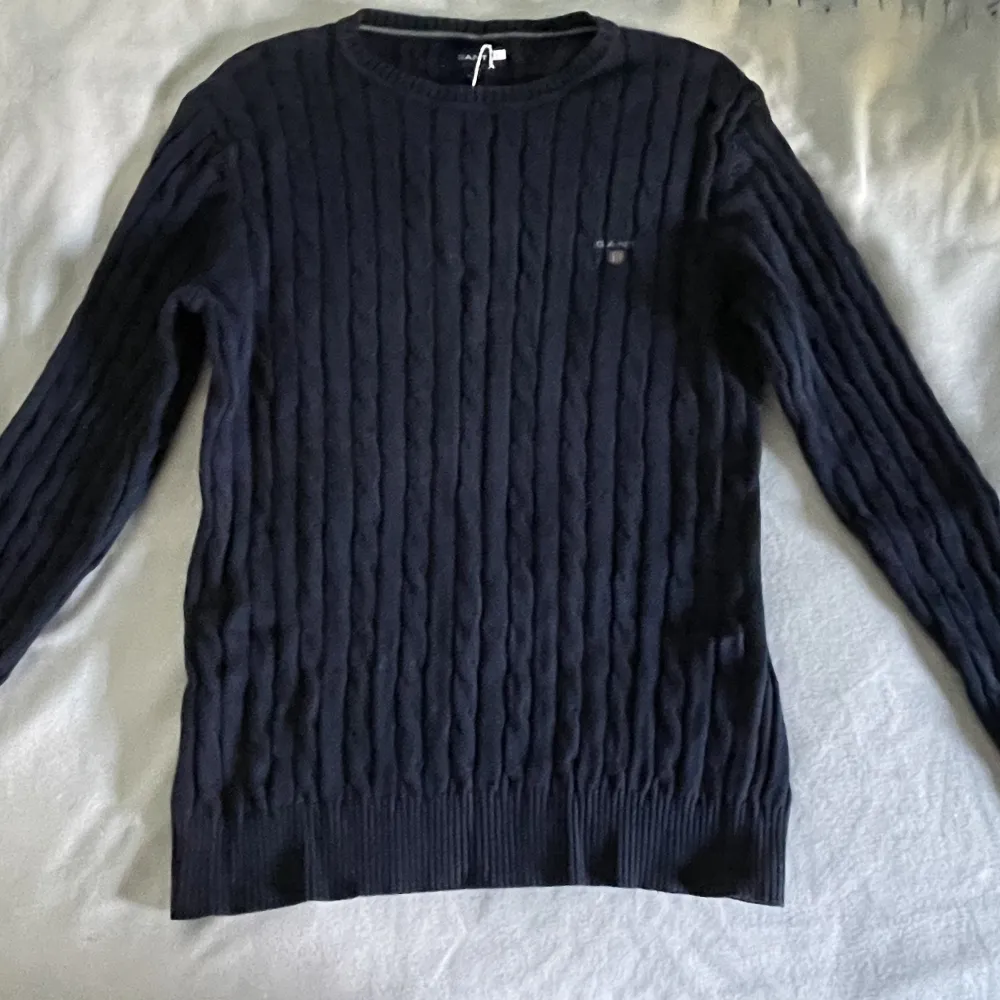 Stickad Gant tröja  100% bomull Nypris: 1400 Väldigt bra skick —————————— Knitted Gant sweater 100% cotton Bought for 1400kr In very good condition . Stickat.